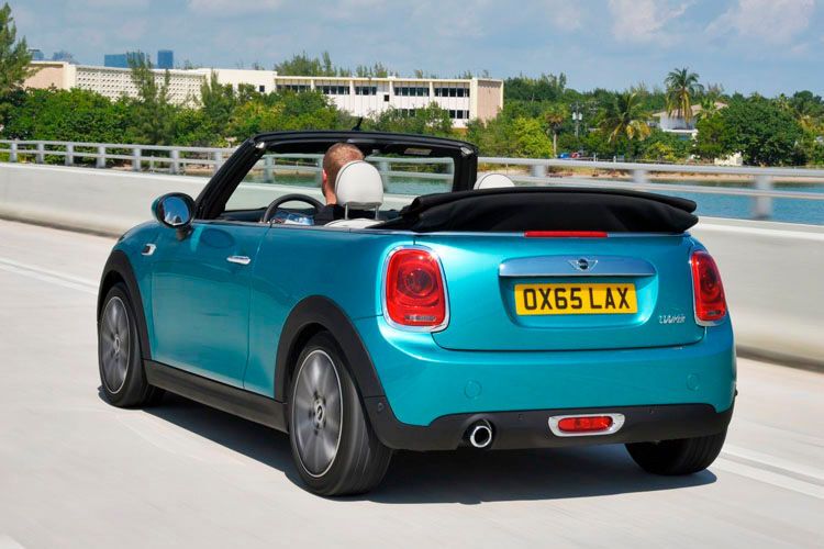 Der Einstiegspreis liegt mit 23.950 Euro für den 100 kW/136 PS starken Dreizylinder-Benziner in etwa auf Vorgängerniveau. (Foto: Mini)