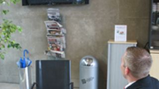 Durch das Serviceangebot erhöht sich die Verweildauer der Kunden im Autohaus. (Archiv: Vogel Business Media)