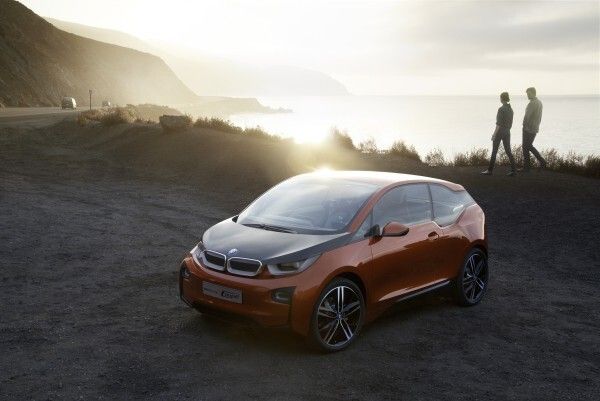 Das BMW i3 Concept Coupé ist das erste vollständig vernetzte Elektrofahrzeug der Welt (BMW Group)
