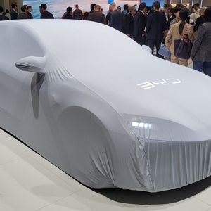 Zunächst war er noch abgedeckt...(Bild:  Wehner/Vogel Communication Group)