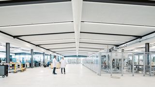 Den Entwicklern stehen etwa 3.000 Quadratmetern und eine vollautomatisierte Fertigungszelle zur Verfügung. (Bild: Leoni)