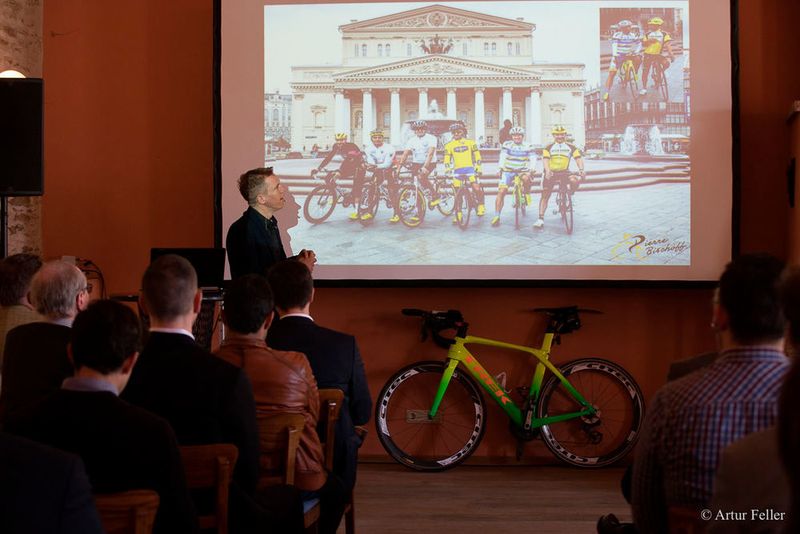 Pierre Bischoff, erster deutscher Race Across America-Champion, Weltmeister im Ultracycling und „frisch gebackener“ Sieger beim Red Bull Trans Siberian Extreme 2018, brachte sein ultraleichtes Fahrrad mit, und berichtete von seinen Ultra-Distanzrennen aus aller Welt.  (Artur Feller)