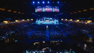 Cybersecurity zog sich als roter Faden durch Debatten über KI, Robotik, den Schutz verteilter IoT-Endpunkte und kritischer Infrastrukturen – sowohl auf den Bühnen des WebSummit 2025 in Lissabon, als auch hinter den Kulissen. (Bild: Web Summit)