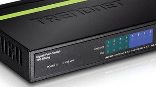 Der Trendnet TPE-TG44g unterstützt mit einer Gesamtleistung von 61,6 Watt bis zu vier PoE-Geräte. (Bild: Trendnet)