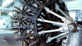 Die „Spitze“ eines Zeppelins besteht aus einer geballten Stahl- und Aluminiumkonstruktion. Sie diente auch als Verankerung eines Zeppelins nach der Landung. (Bild: Kuhn)