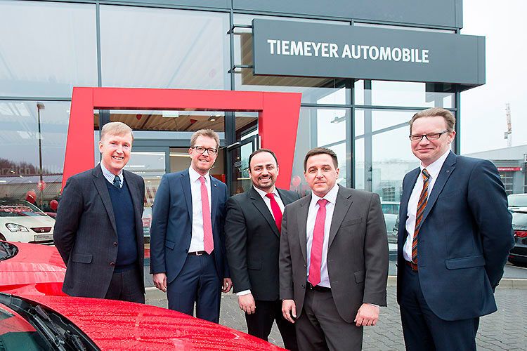 In der Tiemeyer-Gruppe ist man sich einig, dass sich der Invest auszahlen wird, denn „Seat ist eine der am dynamischsten wachsenden Marken auf dem deutschen Markt“. (Foto: Volker Wiciok/Seat)