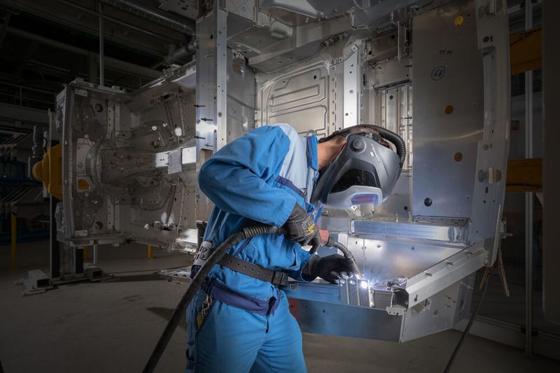Image 7: Bodywork production of Rolls-Royce automobiles. (BMW Group)