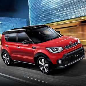 (Kia)