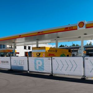 Der Mobility Hub ist Bestandteil einer Shell-Tankstelle, die sich auf dem Gelände der Paul Group im Passauer Gewerbegebiet Sperrwies befindet.(Bild:  Diehl – VCG)