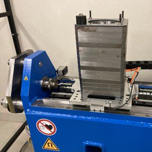 Im Zuge des kundenspezifischen Tunings von Kleinstoßdämpfern für bestmöglichen Schutz der Endlagen eines Handlingsystems führt ACE vor der Auslieferung etliche Testläufe auf dem eigenen Prüfstand durch. (Bild: ACE)