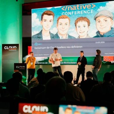 Ganz nach dem Motto „Gemeinsam die Cloud Exzellenz neu definieren“ präsentieren die Mitglieder (v.l.) Sebastian Meyer, Sascha Lewandowski, Artem Lajko und Tim Urlaub ihr Waf++-Framework.  (Bild: Vogel IT-Medien)