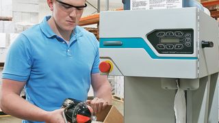 Instapak-Verpackungsschaumprodukte dehnen sich in Sekunden aus und bilden Schutzpolster, die vor Schäden am Produkt schützen. (Bild: Sealed Air)