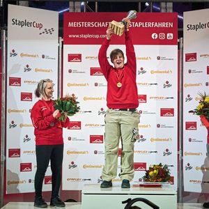 Frauenpower auf dem Treppchen: Melanie Holl (Platz 1), Barbara Marr (Platz 2) und Steffi Schache (Platz 3).(Bild:  Linde-MH)