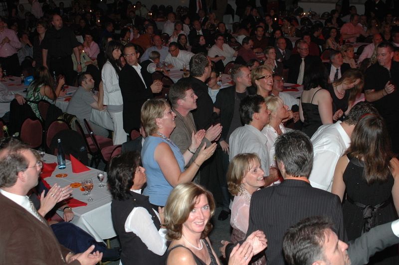 Die Queen Revival Band brachte Stimmung in die Party. (Archiv: Vogel Business Media)