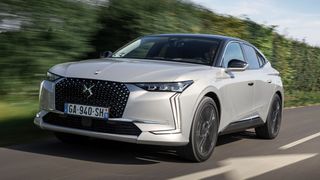2024 sollen Käufer des DS4 einen vollelektrischen Antrieb wählen können. (Bild: Greg/DS Automobiles)