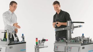 Plug & Produce in der praktischen Anwendung: Die Demonstrationsanlage für AutoPnP zeigt, wie sich Rüstzeiten in der Produktion minimieren und die Wandlungsfähigkeit der Fabriken erhöhen lassen. (Festo)