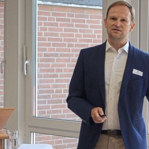 Der ZDK-Experte für Elektromobilität, Marcus Weller, erläuterte die Möglichkeiten der Kfz-Betriebe, von der THG-Quote zu profitieren.(Bild:  Kfz-Gewerbe Niedersachsen)