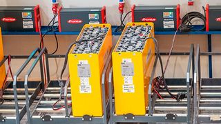 Die Geräte der Selectiva-Familie können universell zum Laden von Staplerbatterien eingesetzt werden. (Fronius)