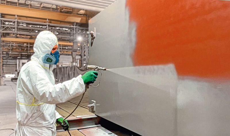 IAA leistet nicht nur die komplette Stahlbau-Fertigungskette vom Zuschnitt bis hin zur Lackierung, sondern macht auch vor besonders großen Bauteilen von 10 Meter Länge und mehr nicht Halt. (Bild: neumeister.de)