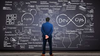DevOps-Strategien können die Mitarbeiter überwältigen und sollten daher iterativ und nicht mit der Brechstange umgesetzt werden. (© Asha Sreenivas - stock.adobe.com)
