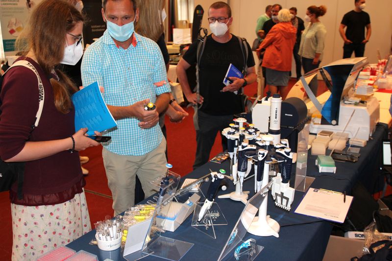 Impressionen der LAB-SUPPLY Berlin 2021  Weitere Infos zu den kommenden LAB-SUPPLY-Messen finden Sie auf www.lab-supply.info.  (LABORPRAXIS, Lüttmann)