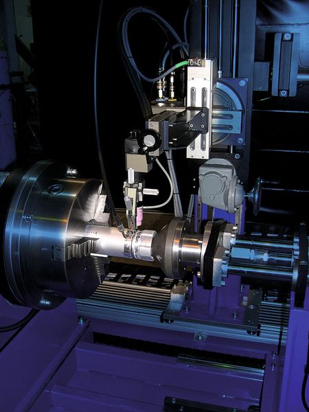 Bild 1: Mechanisiertes WIG-Schweißen von Aluminiumwerkstoffen mit Lichtbogenhöhensteuerung. (Polysoude)