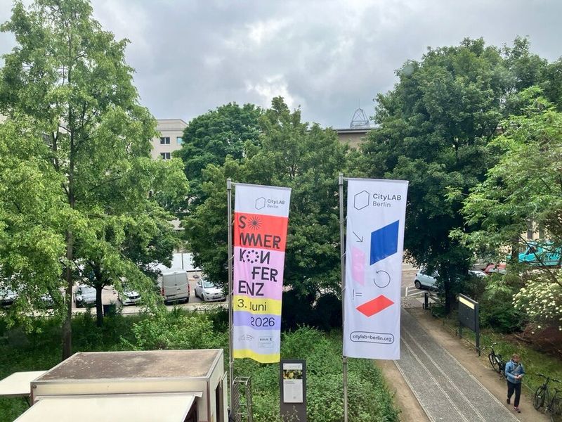Dieses Jahr bot die Sommerkonferenz wieder Raum für Austausch sowie spielerisches Lernen und Mitgestalten zu Themen rund um Digitalisierung, Verwaltungsinnovation, Smart City und gemeinwohlorientierte Stadtentwicklung. Der nächste Termin? Steht noch nicht fest – aber er kommt bestimmt. (Bild: © Serina Sonsalla)