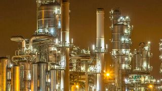 Repsol is transforming all its industrial complexes to decarbonize their processes. (©creativenature.nl–stock.adobe.com)