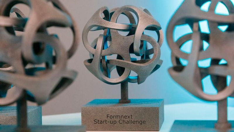 Die Gewinner der Formnext Start-up Challenge erhalten einen 3D-gedruckten Award sowie ein von der Formnext und ihren Partnern gesponsertes vielseitiges Messe- und Marketingpaket. Die Gewinner der Formnext Start-up Challenge erhalten einen 3D-gedruckten Award sowie ein von der Formnext und ihren Partnern gesponsertes vielseitiges Messe- und Marketingpaket.