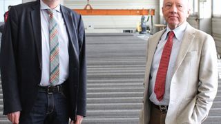 Der ehemalige Inhaber Dieter Kullen (rechts) mit dem neuen Geschäftsführer Andreas Bruhn. (Bild: Kullen-Koti)