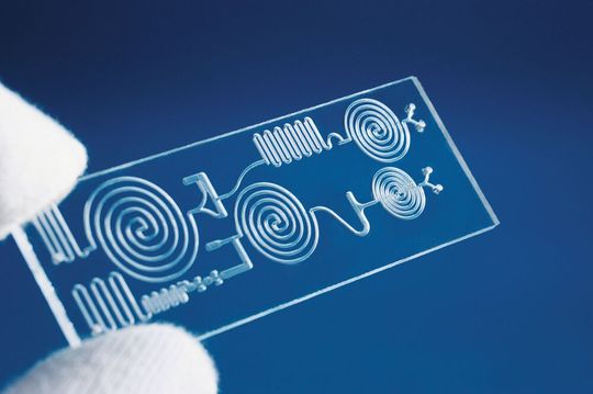 The partners developed an electronically monitored process for gentle, high-precision laser transmission welding of small plastic components for medical technology. The partners developed an electronically monitored process for gentle, high-precision laser transmission welding of small plastic components for medical technology.