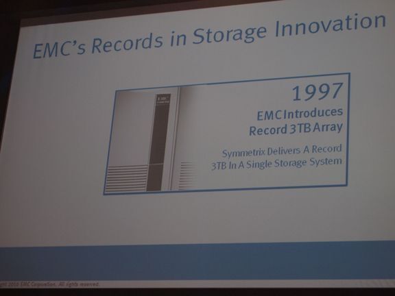 1997 konnte EMC dann schon in einem Symmetrix-Rack die dreifache Datenmenge verglichen mit 1994 speichern. Auf die einzelne Festplatte ließen sich damals nur magere 18 Gigabyte speichern. (Archiv: Vogel Business Media)