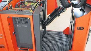 Einen Brennstoffzellen-Schlepper als Ergebnis ihres gemeinsamen Projekts Hylog-Fleet präsentieren Fronius und Linde an ihren Messeständen.   Bild: Kroh (Archiv: Vogel Business Media)