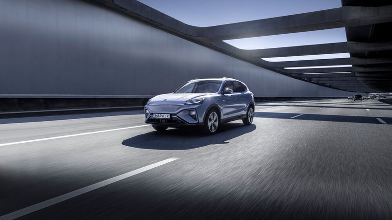 In der Top-Version bringen drei Elektromotoren eine Maximalleistung von 212 kW/288 PS auf die Straße. (Bild: MG)