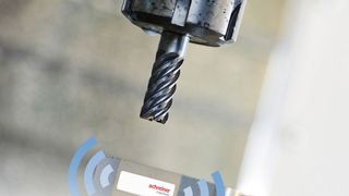 Im Sinne von Industrie 4.0 kommunizieren auf Baugruppen oder Bauteilen angebrachte RFID-Labels mit der Maschine. (Bild: Schreiner Protech/Schreiner Logidata)