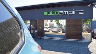 Auto Empire ist ein Profi in Sachen E-Commerce. Das Unternehmen verkauft weltweit Autos, aber nur wenige vor der eigenen Haustür. (Bild: Achter – »kfz-betrieb«)