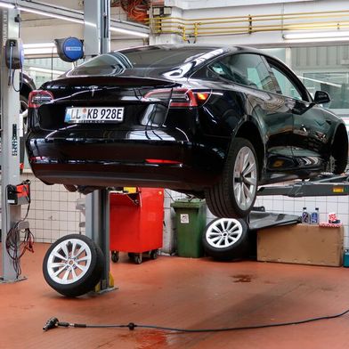 Lediglich ein Drittel der befragten BEV-Fahrer erhält Angebote für Ersatzreifen vom Autohaus oder von der Werkstatt. (Bild: Diehl – VCG)