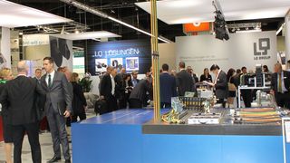 Auf dem Messestand der LQ Group konnten sich Besucher in Nürnberg über das Kooperationsprojekt des Stecker-Kabelverbundes M15 Power informieren. (Bild: LQ Mechatronik-Systeme GmbH)