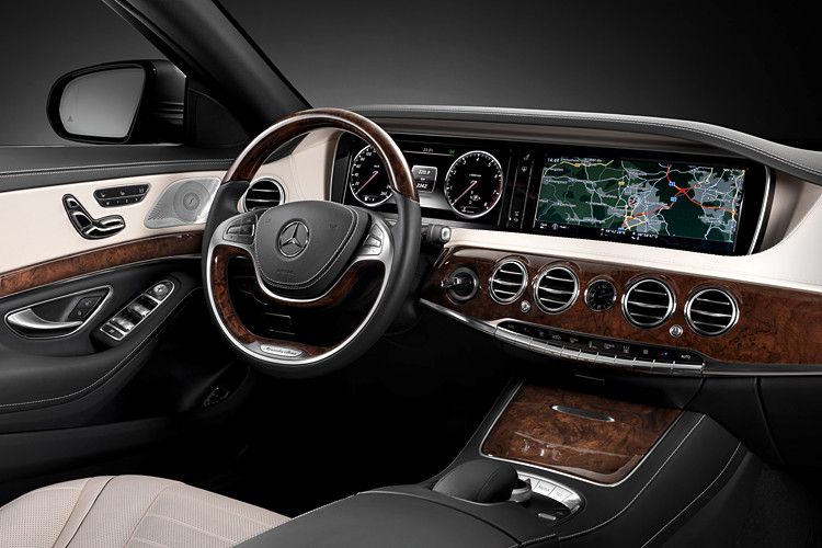 Den Arbeitsplatz des Fahrers gestaltete Mercedes neu... (Foto: Daimler)