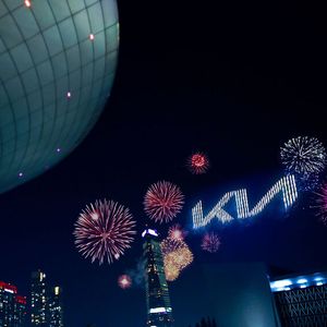 Zur Vorstellung inszenierten die Koreaner eine Feuerwerks-Show über der koreanischen Stadt Incheon.(Bild:  Kia)