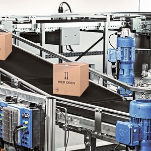 Umfangreiche Anlagen, die nicht immer unter Volllast laufen, kennzeichnen Post&Parcel-Anwendungen.(Bild:  Nord Drivesystems)