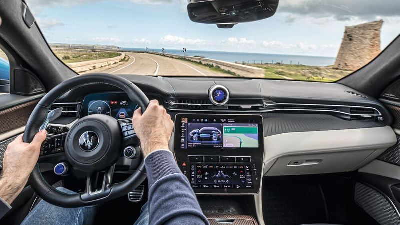 Materialien und Verarbeitung liegen auf hohem Niveau, alles wirkt stimmig. (Bild: Maserati)