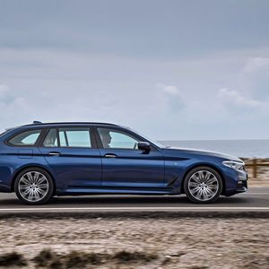 (BMW)