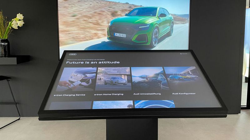 Sie nutzt Audi unter anderem zu näheren Informationen rund um die Marke. (Bild: Seyerlein/VCG)