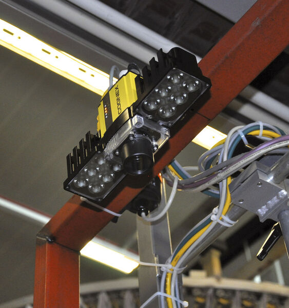 Eine lichtstarke Kombination: DataMan 500 mit zusätzlichem HPIA-Powerlight. (Bilder: Cognex)
