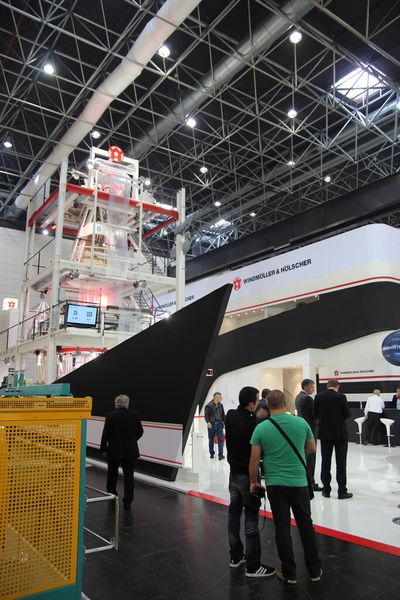 K 2013 Impressionen: nochmal Folienextrusion vom Feinsten... (Bild: Königsreuther)