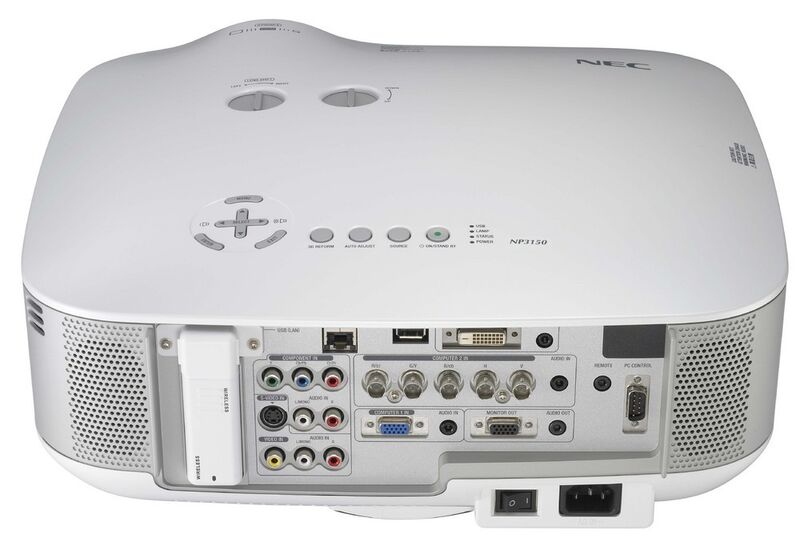 Mehrere analoge und digitale Signaleingänge und Netzwerk-Interfaces gehören zur Standardausstattung des NP3150. (Archiv: Vogel Business Media)