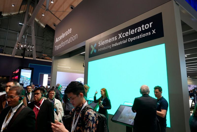 Siemens stellte seine neue Erweiterung für seine Plattform Xcelerator vor, die sich speziell nach den Bedürfnissen der produzierenden Industrie richtet. Industrial Operations X soll moderne IT-Fähigkeiten in die Welt der Automatisierung integrieren können.  (Bild: Sandro Kipar/VCG)