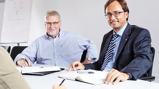 Produktmanager Robert Brüggemann (rechts) und Geschäftsbereichsleiter Burkhard Reploh (Bilder: Haver& Boecker)