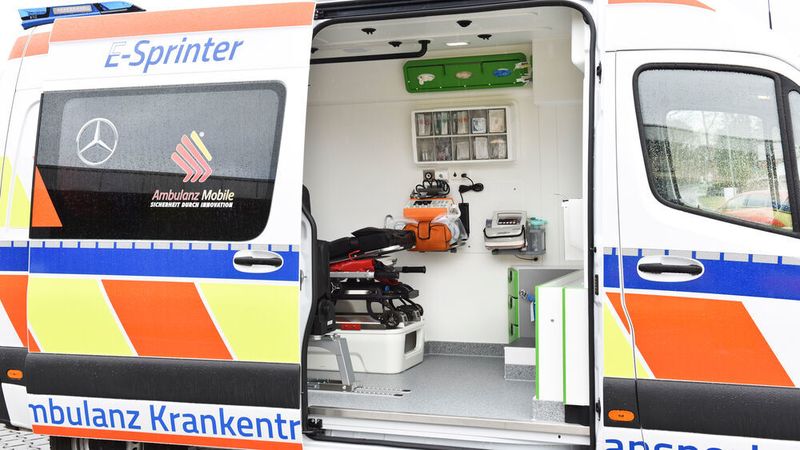 Dank dem Einsatz von Leichtbaukomponenten liegt das Gesamtgewicht des Fahrzeugs auch mit Umbau unter 3,5 Tonnen.  (Mercedes-Benz AG)